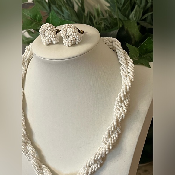 Vintage Glass Seed Bead Necklace and Screw Back Earrings - Picture 3 of 8